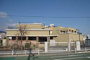 夢の丘小学校：615m