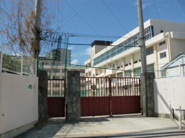 駒ヶ林中学校：640m