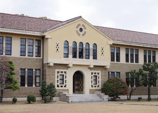 神戸女学院大学：1590m