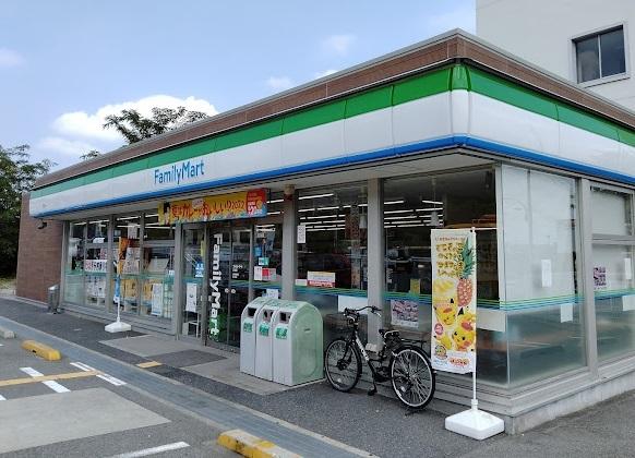 ファミリーマート 五社店：899m