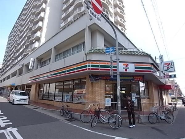 セブンイレブン：173m