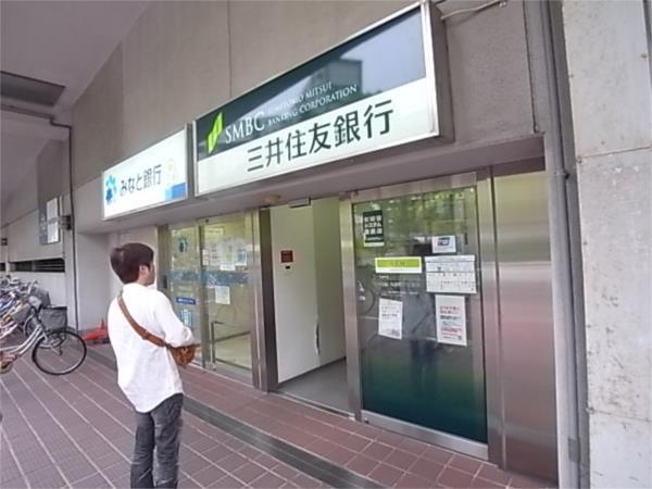 三井住友銀行：575m