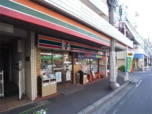 セブンイレブン：215m