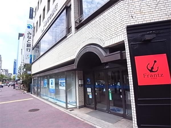 みなと銀行：124m