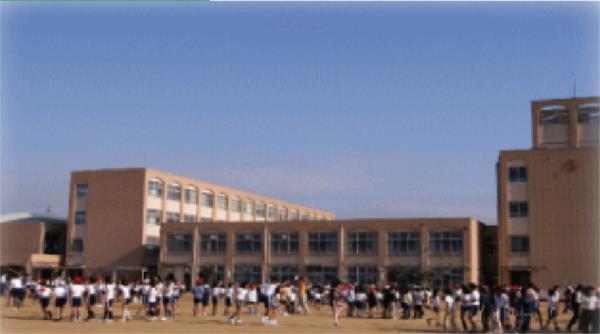 南落合小学校：406m