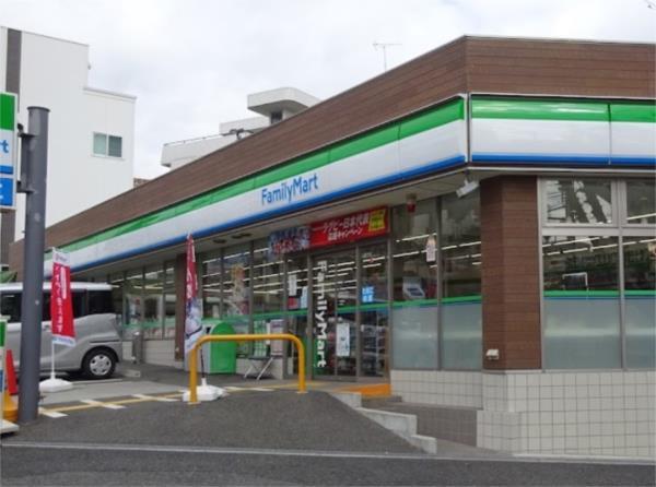 ﾌｧﾐﾘｰﾏｰﾄ 神戸城内通店：122m