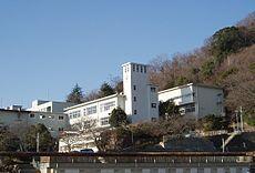 芦屋市立山手中学校：296m