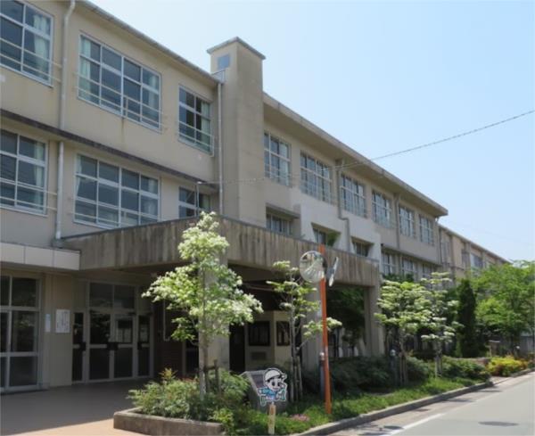 甲東小学校：308m
