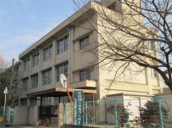 安井小学校：226m