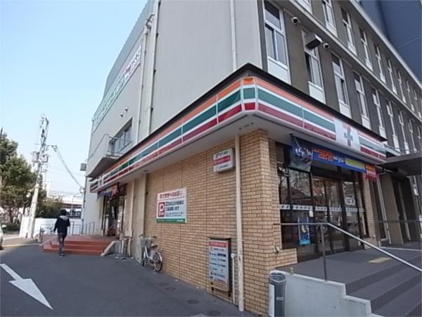 セブンイレブン：82m