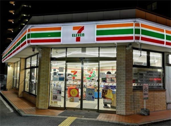 セブンイレブン 神戸本山駅南店：68m