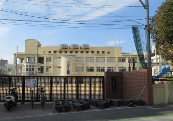 神戸市立宮本小学校：133m