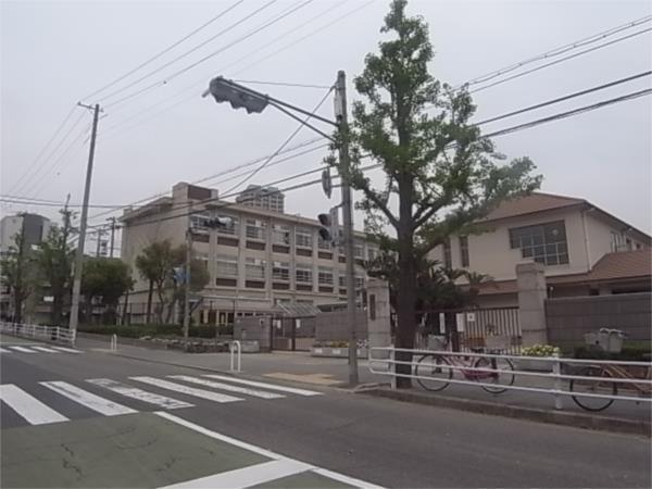 神戸市立住吉小学校：126m