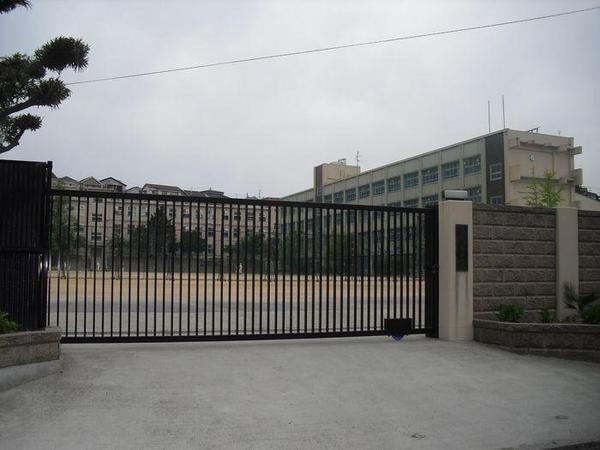 西代中学校：474m