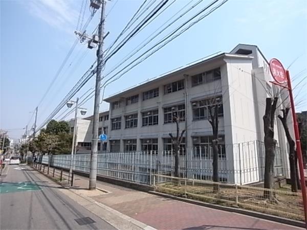 こうべ小学校：207m