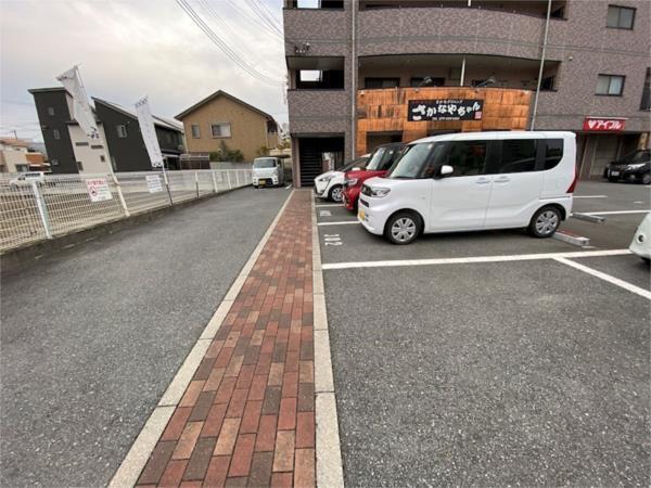カサ・ヴィアーレ 駐車場