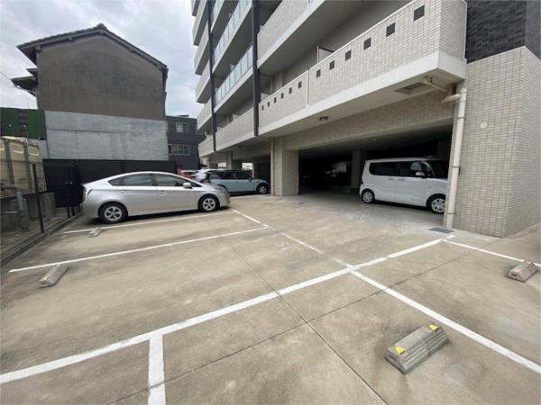 キャッスルコート博労町 駐車場