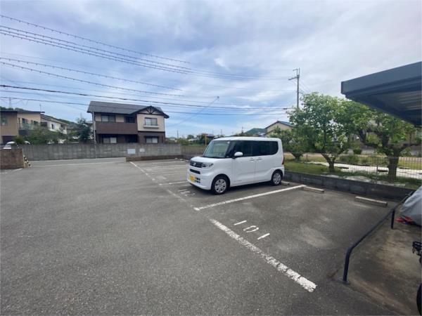メゾン・ドゥ・エムズ 駐車場