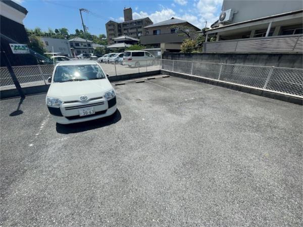 ハーブ辻井 駐車場