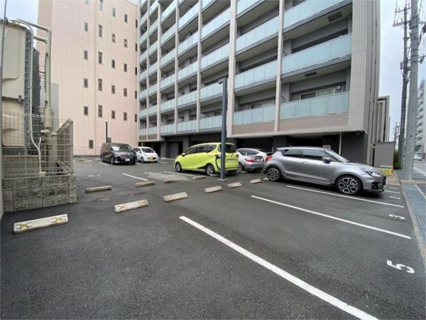 パレーブランシェ 駐車場