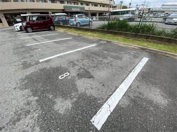 メルベーユコート 駐車場