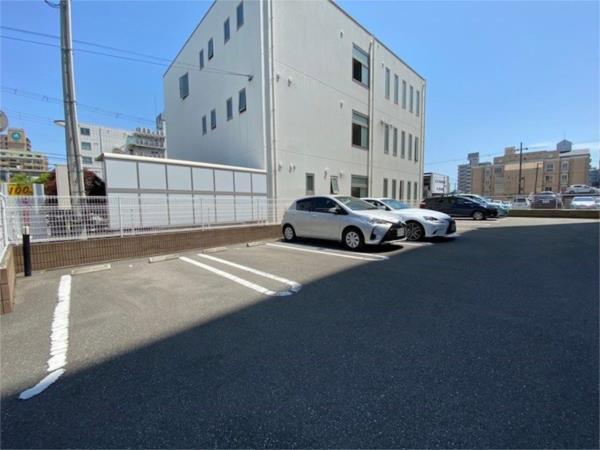 ポーシェガーデン5 駐車場