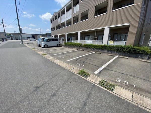 シャルマン今宿 駐車場