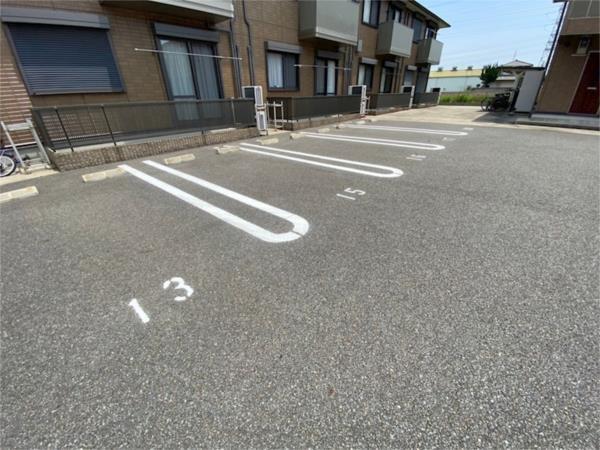 アビタシオンA棟 駐車場