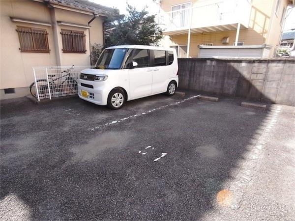 エルムＡ 駐車場
