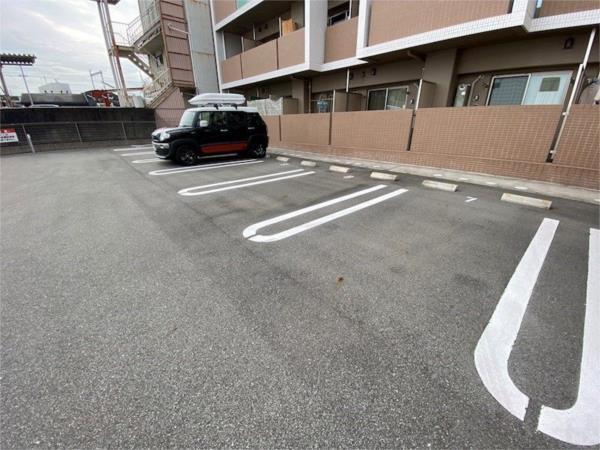 クレール姫路II 駐車場
