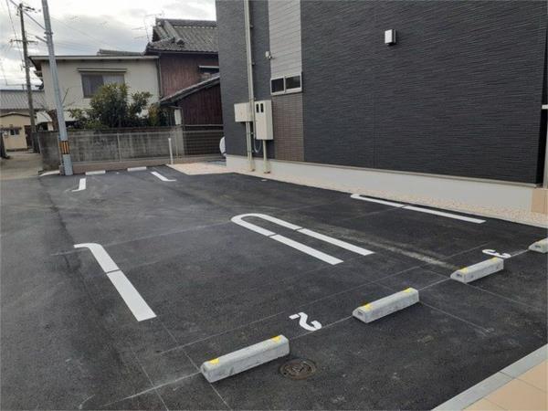 プラシード輝 駐車場