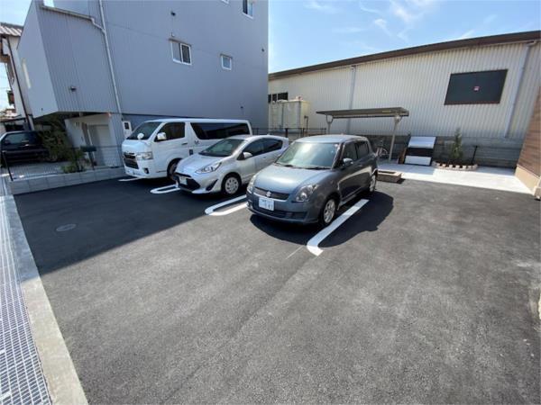 ヴェルデュール・グレイス 駐車場