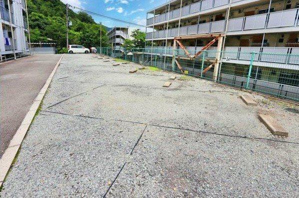 ビレッジハウス書写台1号棟 駐車場
