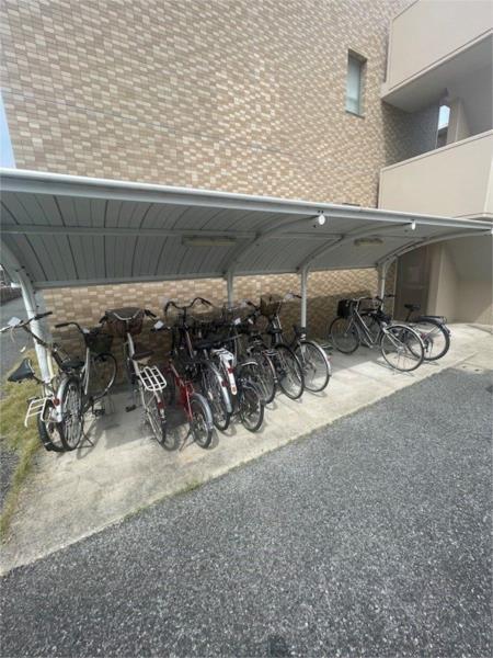 メゾンハピネスII 駐車場