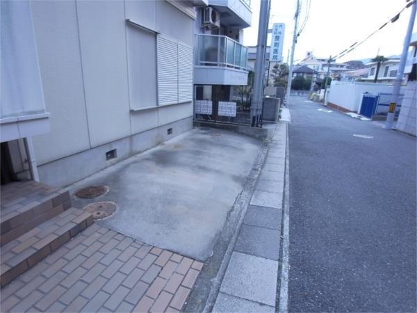 ファミール御影 駐車場