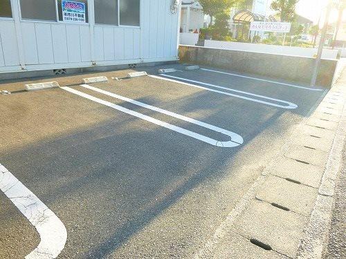 メゾンセレーノ 駐車場