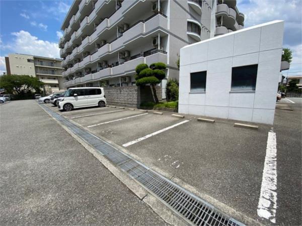 メゾンヒカリ 駐車場