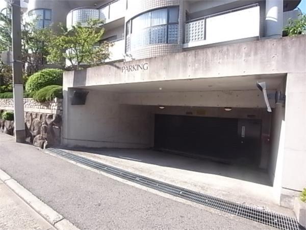 フォーシーズン・アパートメント 駐車場