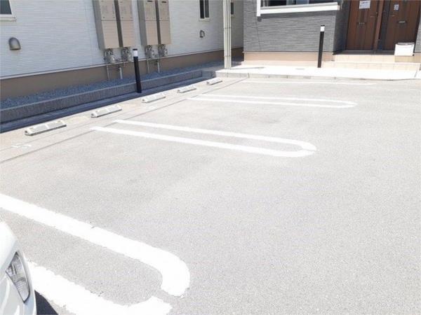 ラフィーネ和なごみ 駐車場