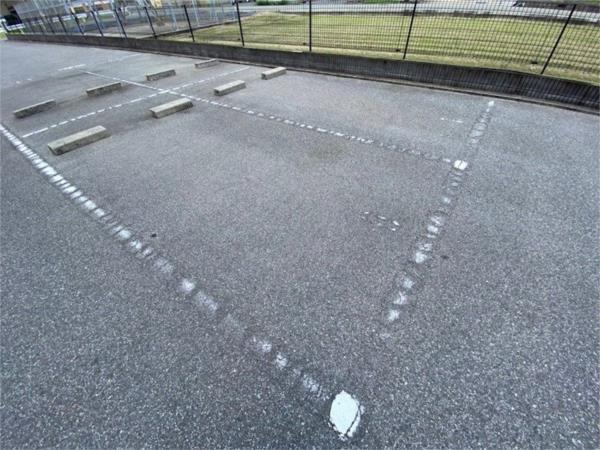ウィンズパレス雅 駐車場
