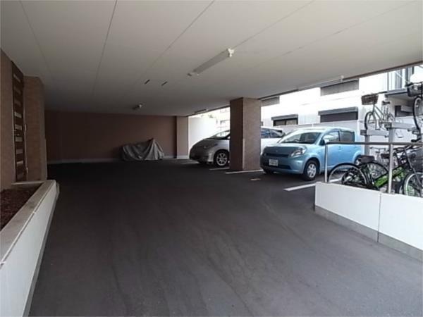 ラフィーネ御影 駐車場