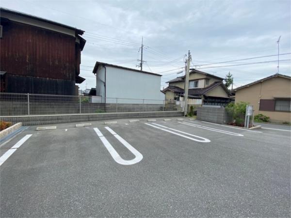 サングレイスB 駐車場