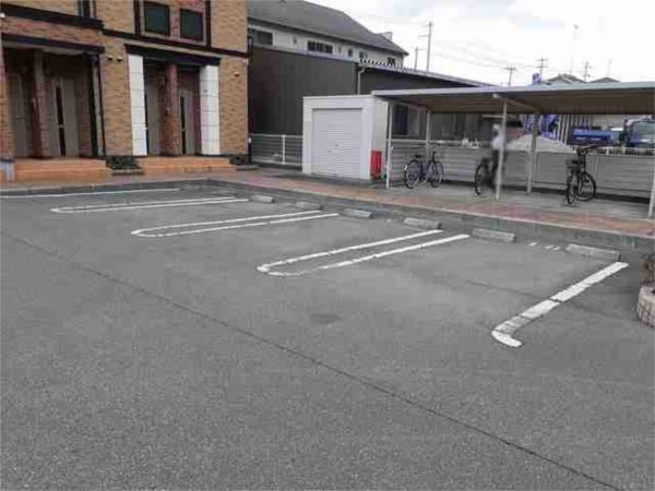 フェアリー鷹取 駐車場
