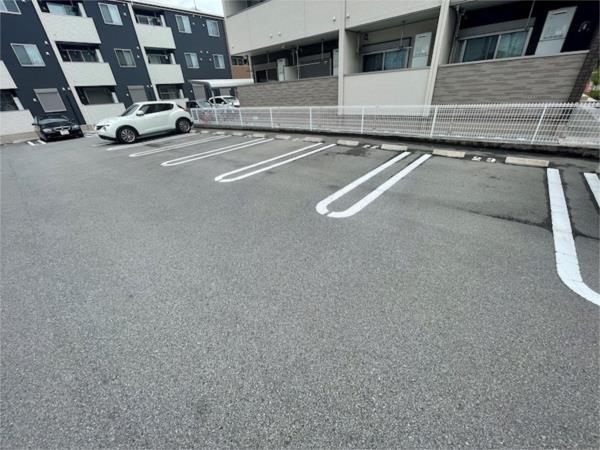 ビレッヂ飯田I 駐車場