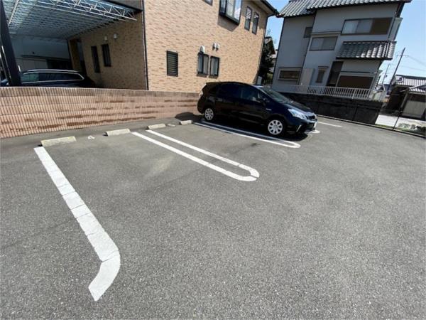 エンジェル　コート 駐車場