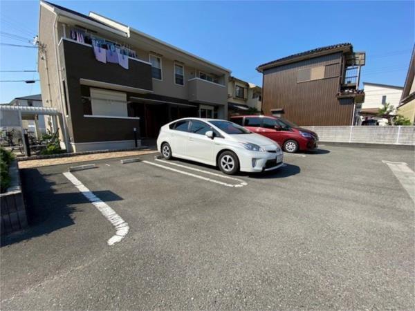 クリアネスI 駐車場