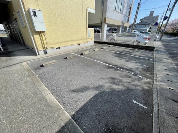 フラッツネオシティー 駐車場