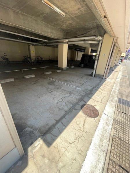 ペシュ七番館 駐車場