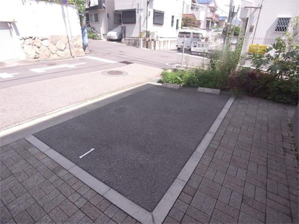 ル・プルミエ 駐車場