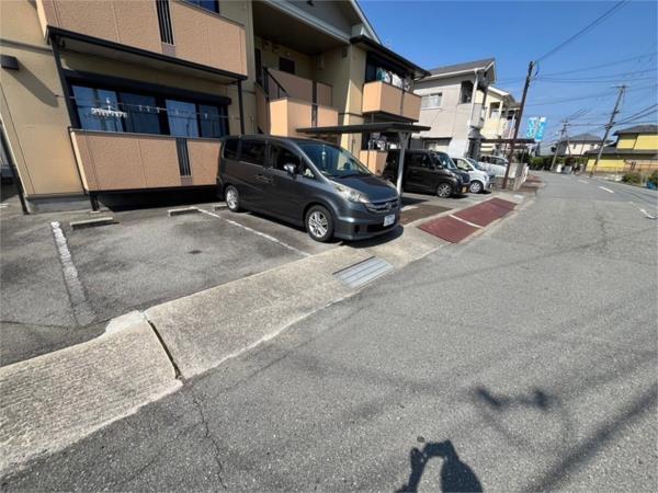 クラスティーナ 駐車場